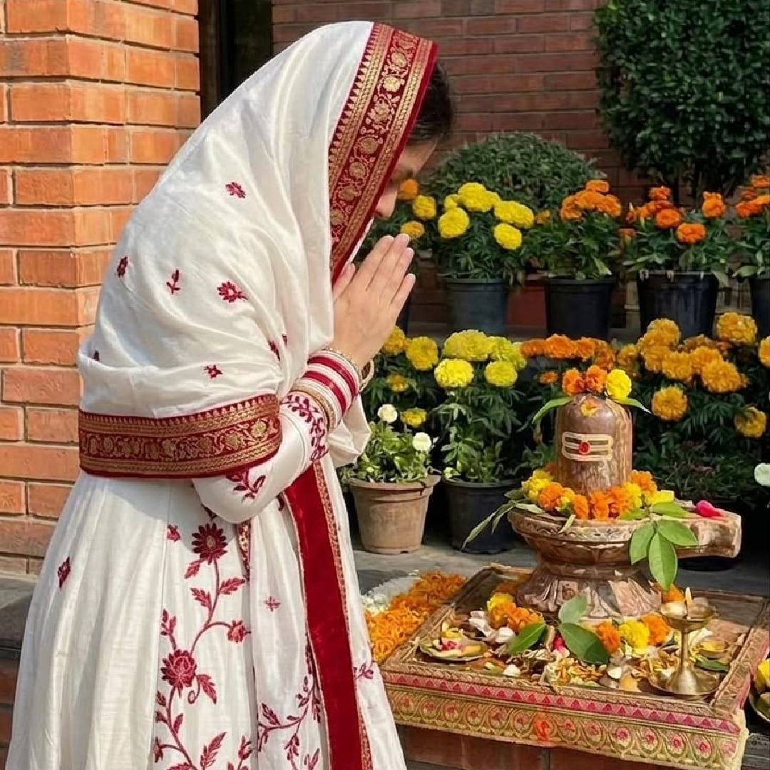Savita om namah shivay 🙏🌹